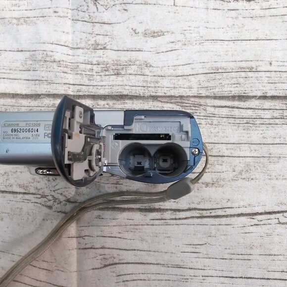 Canon PowerShot A1000 IS Digital Camera Silver/Blue 10MP Tested + Case - Picture 5 of 8